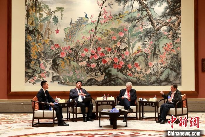 9月27日，尼山世界文明論壇在曲阜舉行，圖為該論壇的“高端訪談”活動?！×籂?攝