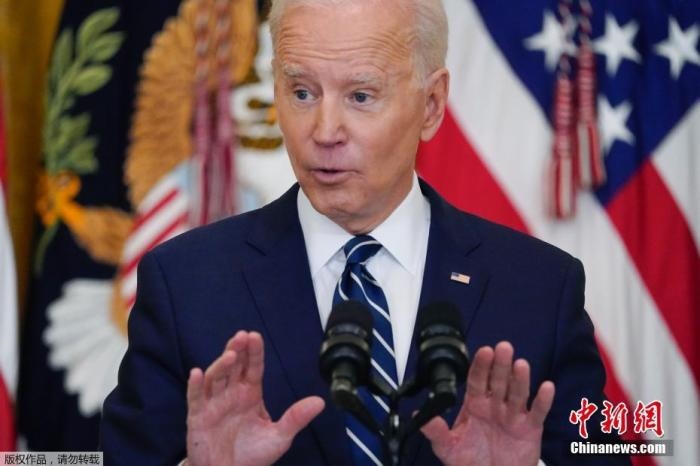 當(dāng)?shù)貢r(shí)間3月25日，美國(guó)總統(tǒng)拜登舉行了上任60多天來(lái)的首場(chǎng)正式新聞?dòng)浾邥?huì)，回答了邊境危機(jī)、控槍、基建計(jì)劃等熱點(diǎn)問(wèn)題。