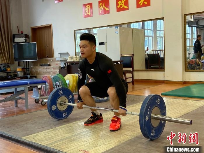 石智勇訓練場景?！×植?攝