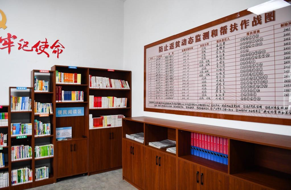 1月27日，段村村委會(huì)內(nèi)的防止返貧動(dòng)態(tài)監(jiān)測(cè)和幫扶作戰(zhàn)圖。新華社記者 柴婷 攝