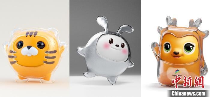 設(shè)計(jì)團(tuán)隊(duì)曾嘗試在冰殼之下更換成老虎、兔子或麋鹿等形象。(資料圖) 劉平云供圖