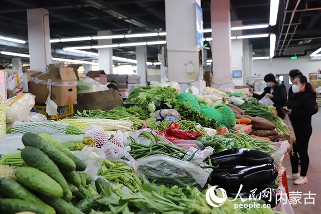 本輪疫情初期的美通農產品批發(fā)市場。玉泉區(qū)融媒體中心供圖