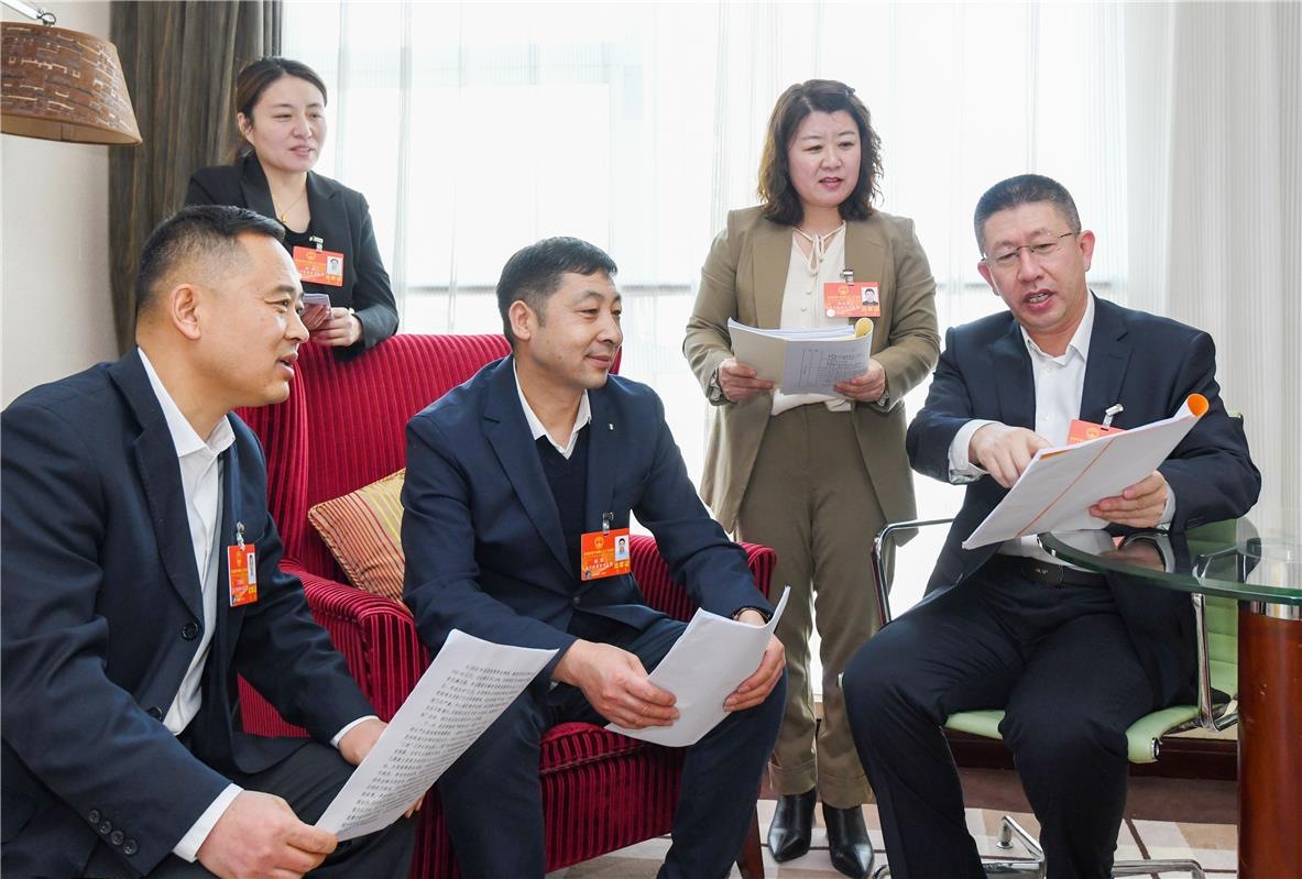 奮進(jìn)2024｜代表來(lái)了！自治區(qū)十四屆人大二次會(huì)議召開(kāi)在即