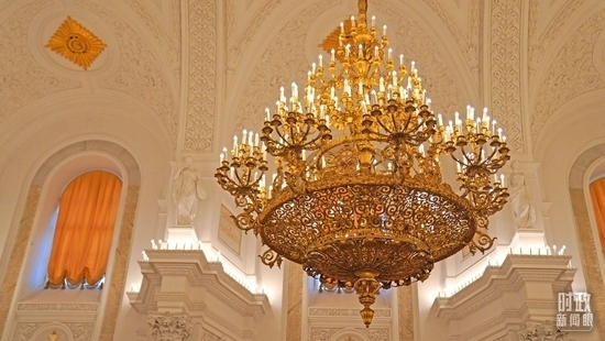 △喬治大廳內(nèi)燈光璀璨。（總臺(tái)國(guó)廣記者李晉拍攝）