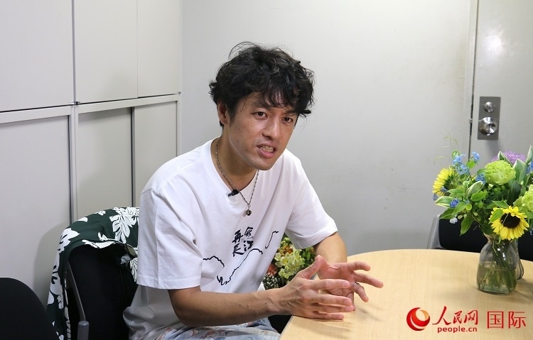 竹內亮接受人民網(wǎng)專訪。人民網(wǎng) 許可攝