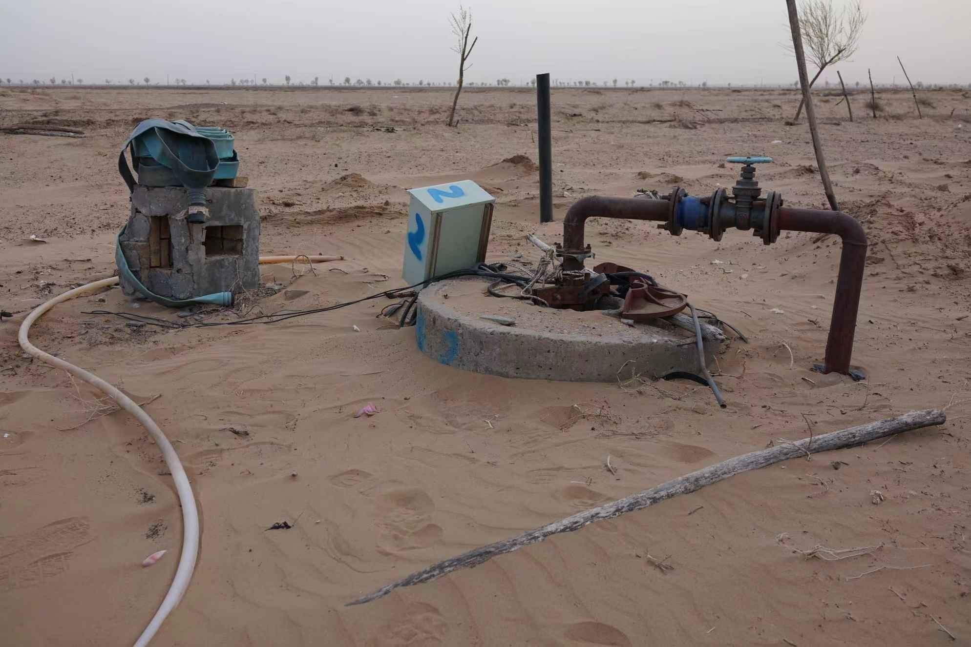 項目地以北的一個澆灌機井。 人民網(wǎng)記者 游天燚攝