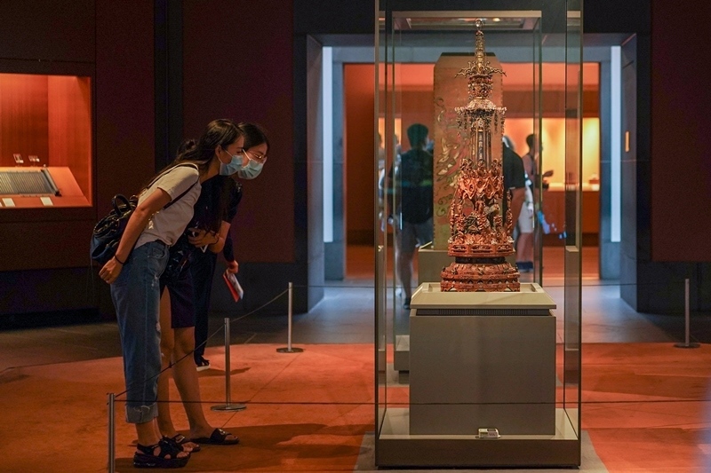 2020年7月24日，觀眾在蘇州博物館內(nèi)參觀。