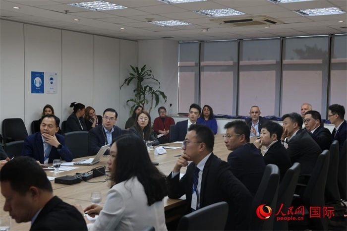 與會(huì)代表參與座談交流。（人民網(wǎng)記者 時(shí)元皓攝）