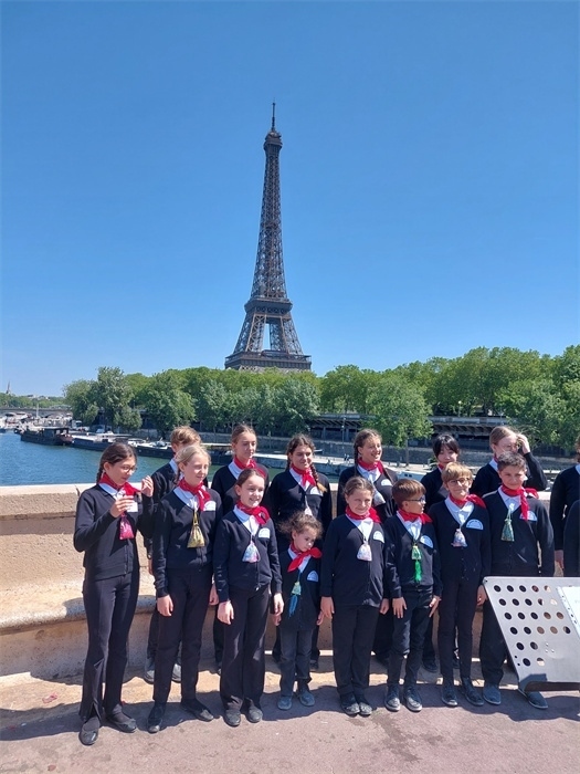 2.2023年5月，巴黎寶麗聲童聲合唱團錄制歌曲《如果我去中國》。（圖片由受訪者提供）