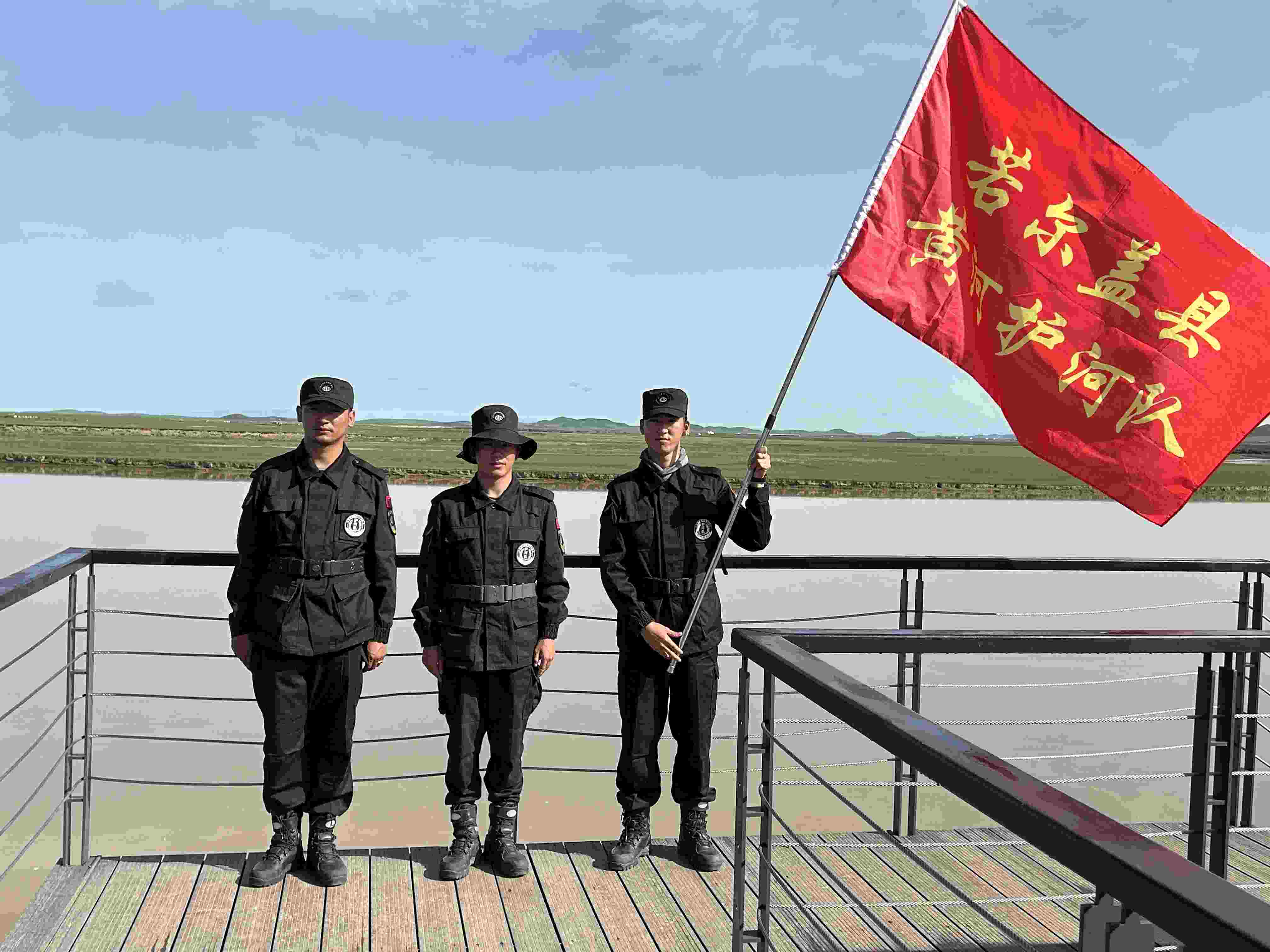 若爾蓋縣黃河護(hù)河隊(duì)。人民網(wǎng) 周靜圓攝