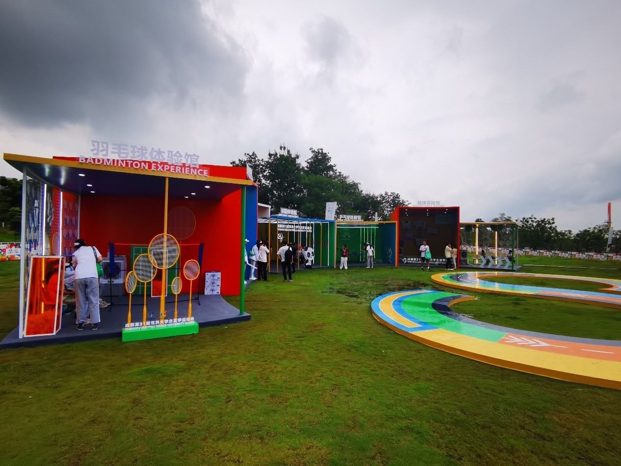 公園文化活動(dòng)內(nèi)各類(lèi)體育項(xiàng)目體驗(yàn)區(qū)。 人民網(wǎng)記者 楊磊攝