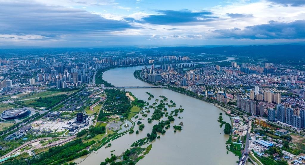 陜西省漢中市漢江兩岸景色。新華社發(fā)（李偉 攝）