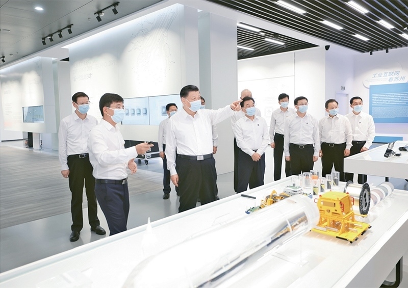 2023年7月5日至7日，中共中央總書(shū)記、國(guó)家主席、中央軍委主席習(xí)近平在江蘇考察。這是5日下午，習(xí)近平在蘇州工業(yè)園區(qū)考察。 新華社記者 鞠鵬/攝