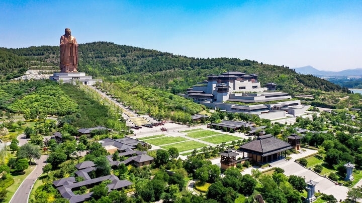 這是2023年6月8日拍攝的山東省曲阜市尼山圣境（無人機照片）。新華社記者 郭緒雷 攝