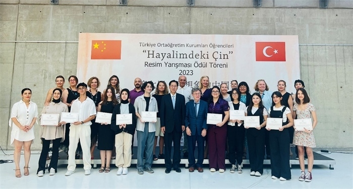 現(xiàn)場合影。