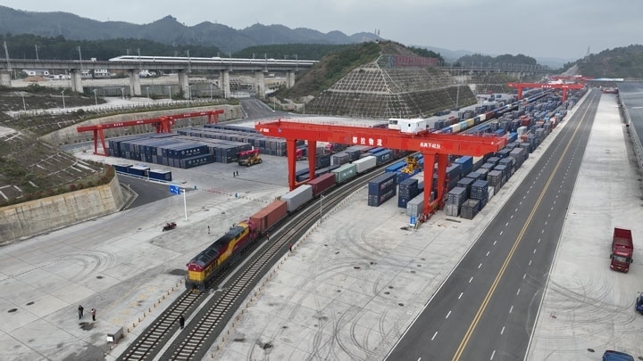 繁忙的貴陽(yáng)國(guó)際陸港。貴陽(yáng)綜保區(qū)供圖