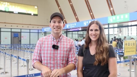 6月13日，來自美國的德拉古（Dragoo）夫婦將首次乘坐中老鐵路國際旅客列車從中國出境。李揚(yáng) 攝