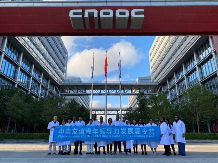 代表團(tuán)參觀未來科技城。中海油圭亞那有限公司供圖