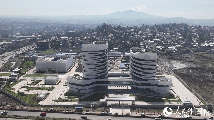 非洲疾病預(yù)防控制中心總部（一期）航拍。人民網(wǎng)記者 劉寧攝