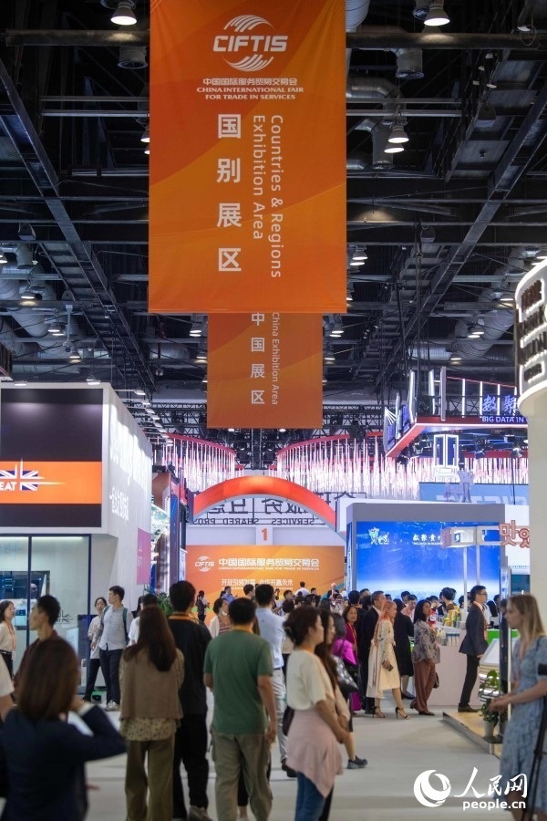 9月2日，服貿(mào)會(huì)國(guó)別展區(qū)，人流如潮。人民網(wǎng)記者 翁奇羽攝