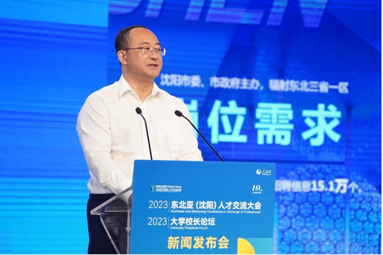 遼寧省沈陽(yáng)市人力資源和社會(huì)保障局黨組書記、局長(zhǎng)王志剛發(fā)布崗位需求和人才政策。人民網(wǎng)記者 馬天翼攝