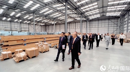 圖為旗艦倉(cāng)現(xiàn)場(chǎng)。人民網(wǎng) 郭錦標(biāo)攝