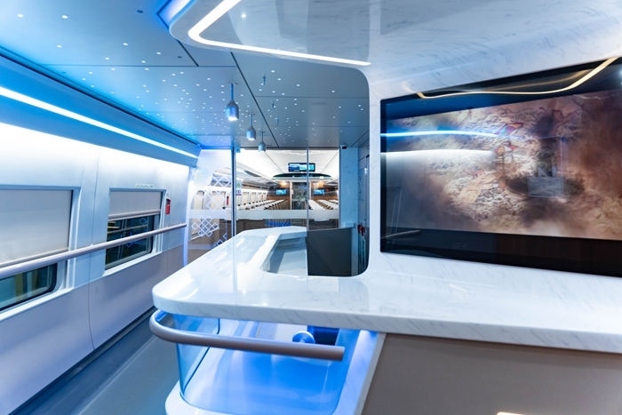 復(fù)興號亞運(yùn)智能動車組列車車廂。上海鐵路局融媒體中心供圖