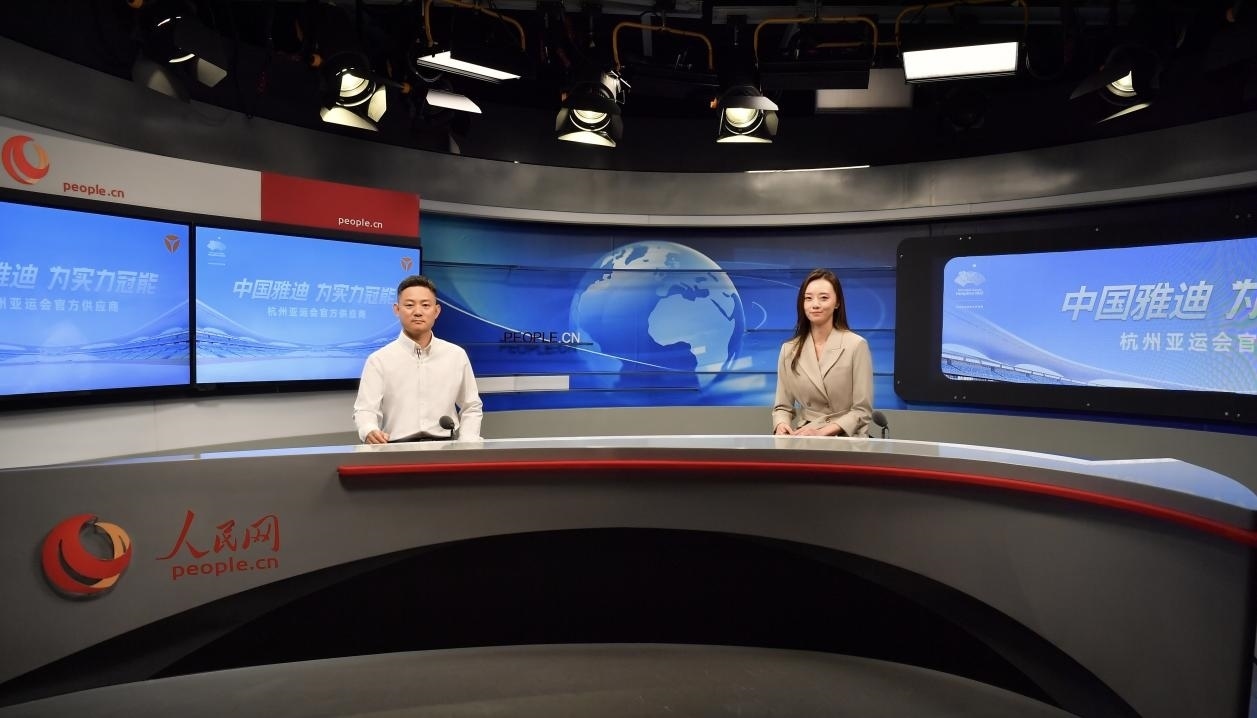 雅迪科技集團全球營銷與服務總裁王家中接受人民網記者采訪。人民網記者 于凱攝