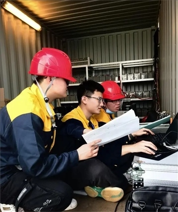 △2022年，長(zhǎng)征十一號(hào)運(yùn)載火箭在我國(guó)黃海以“一箭五星”方式成功發(fā)射。哈爾濱工程大學(xué)船海結(jié)構(gòu)物安全與舒適性團(tuán)隊(duì)為發(fā)射船進(jìn)行結(jié)構(gòu)動(dòng)態(tài)監(jiān)測(cè)。