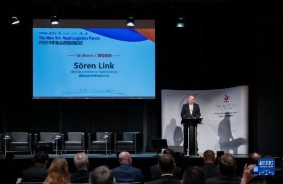 9月21日，在德國(guó)杜伊斯堡，杜伊斯堡市市長(zhǎng)澤倫·林克出席2023新絲路物流論壇并致辭。新華社記者 張帆 攝