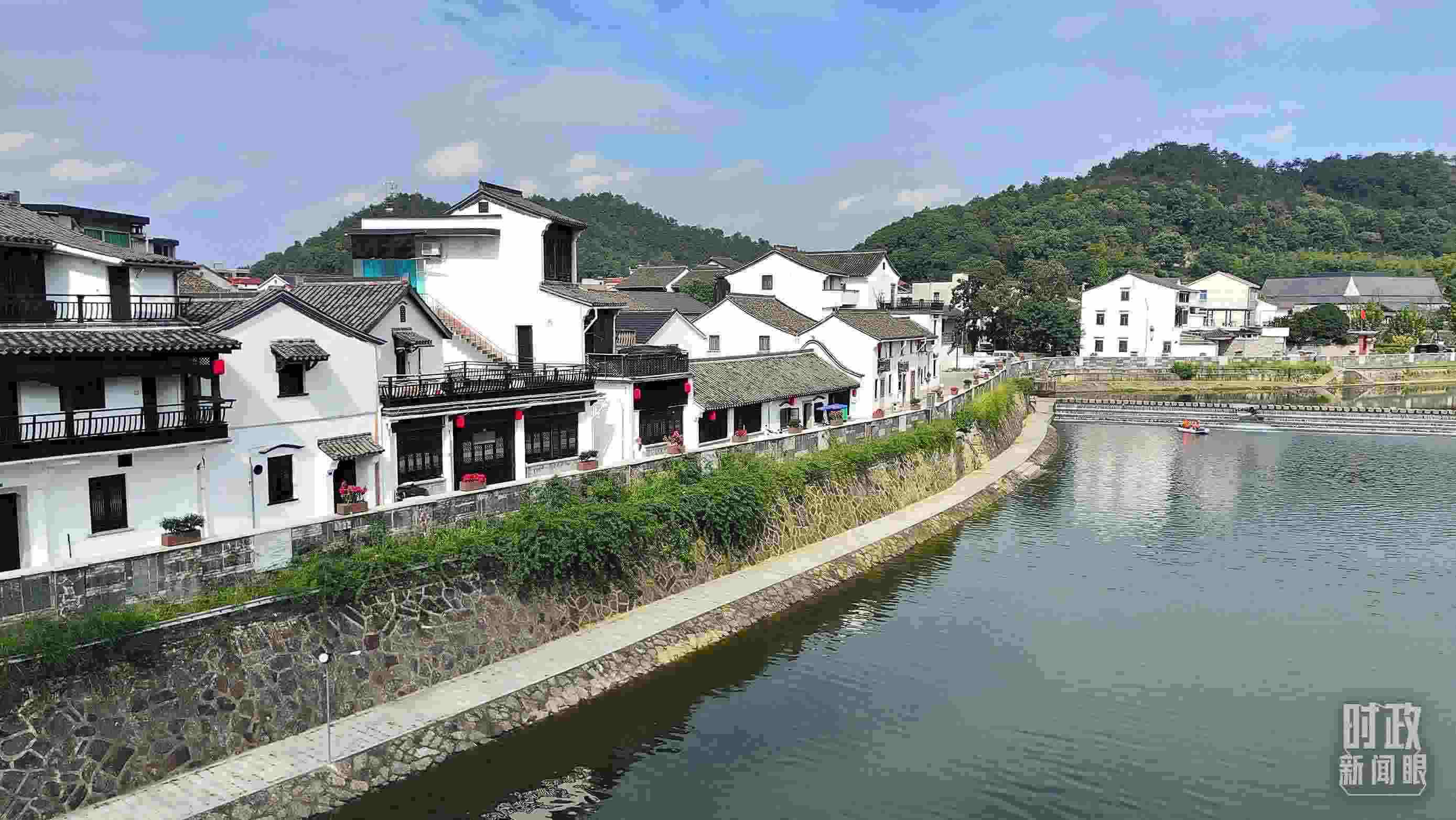 △“楓橋經(jīng)驗”發(fā)源地諸暨市楓橋鎮(zhèn)。（總臺央視記者楊立峰拍攝）