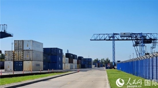  布列斯特北站，堆滿了來自中國的貨物。人民網(wǎng)記者 王震攝