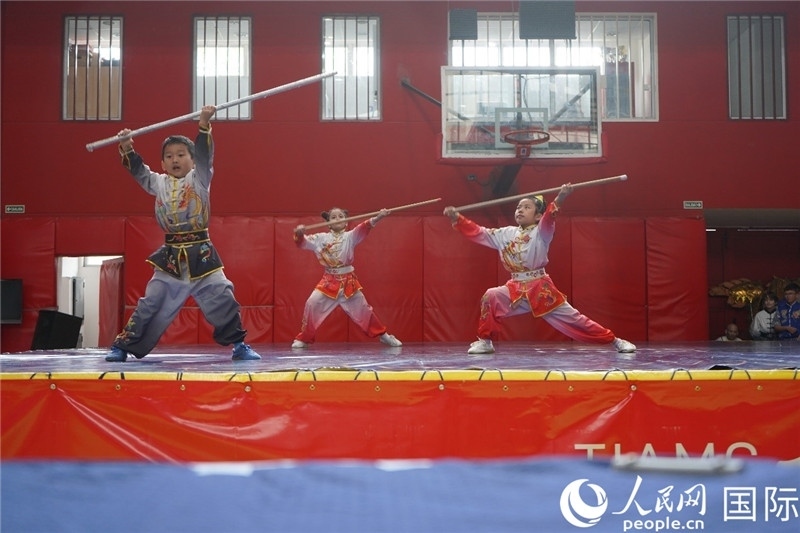 圖為開幕式現(xiàn)場(chǎng)兒童武術(shù)表演。人民網(wǎng)記者 許放攝