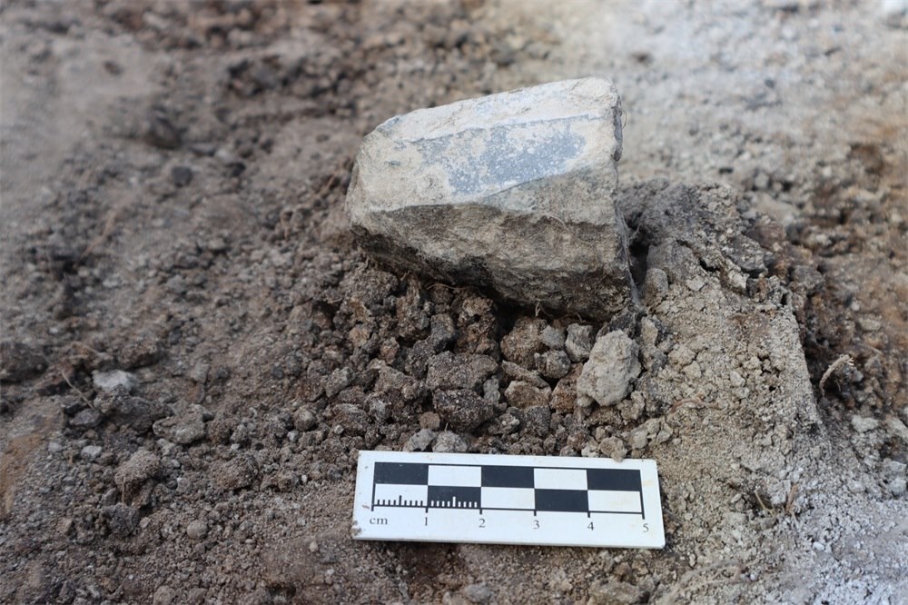 石葉石核出土場景。國家文物局供圖