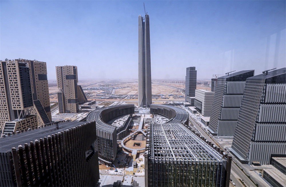 這是在埃及開羅以東拍攝的建設(shè)中的新行政首都中央商務(wù)區(qū)（9月11日攝）。新華社發(fā)（艾哈邁德·戈馬攝）