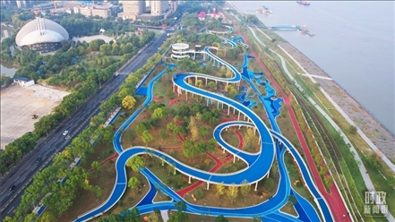 △俯瞰長江國家文化公園九江城區(qū)段。（總臺記者李海峰拍攝）