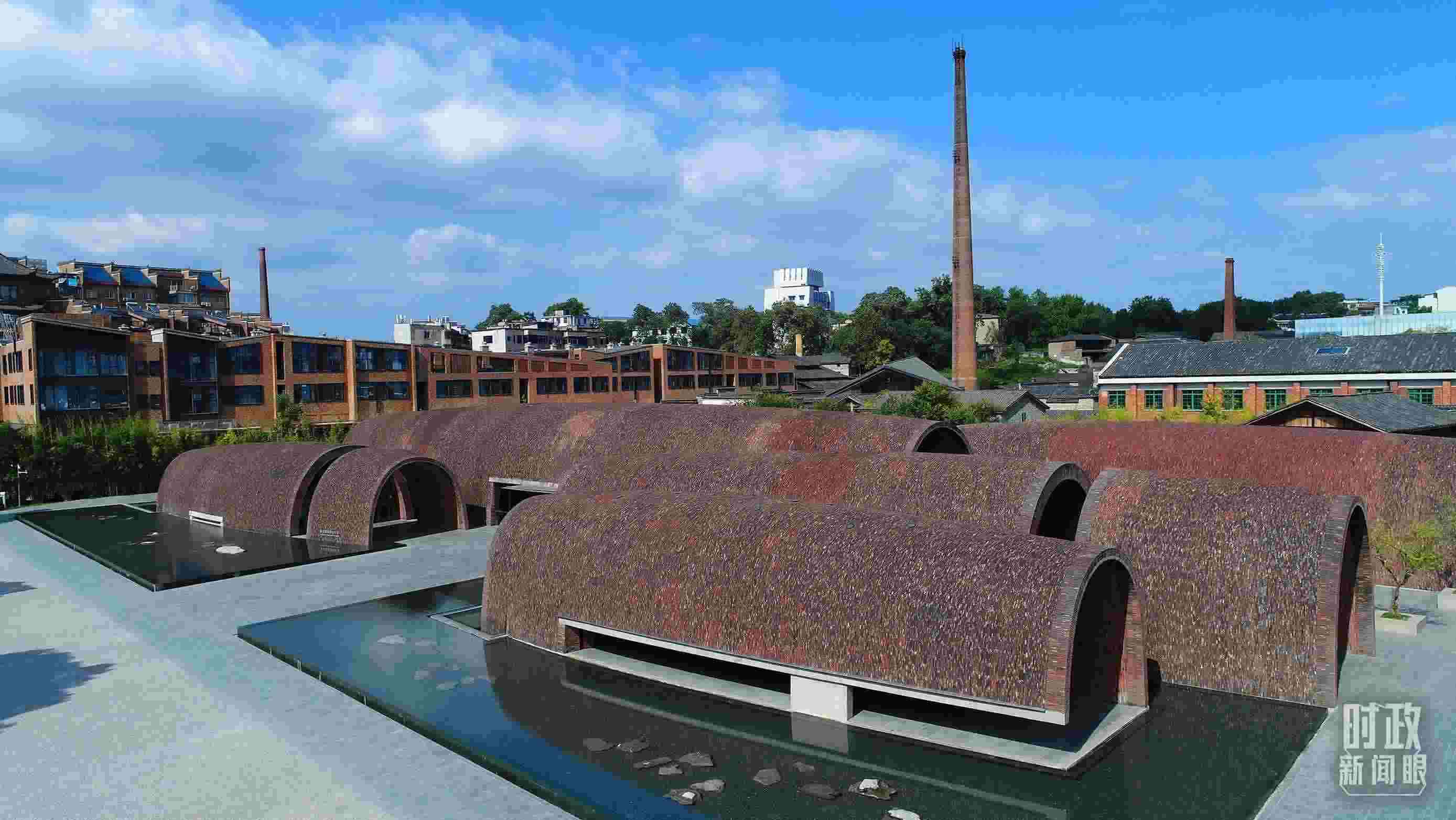 △街區(qū)內的博物館，借鑒了景德鎮(zhèn)清代獨創(chuàng)的蛋形柴窯構造特點。（總臺央視記者范凱拍攝）