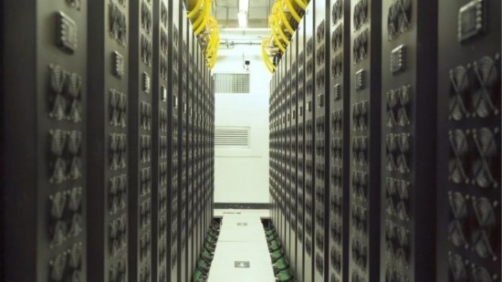 貴安超算中心內(nèi)的機(jī)房。人民網(wǎng) 陽茜攝