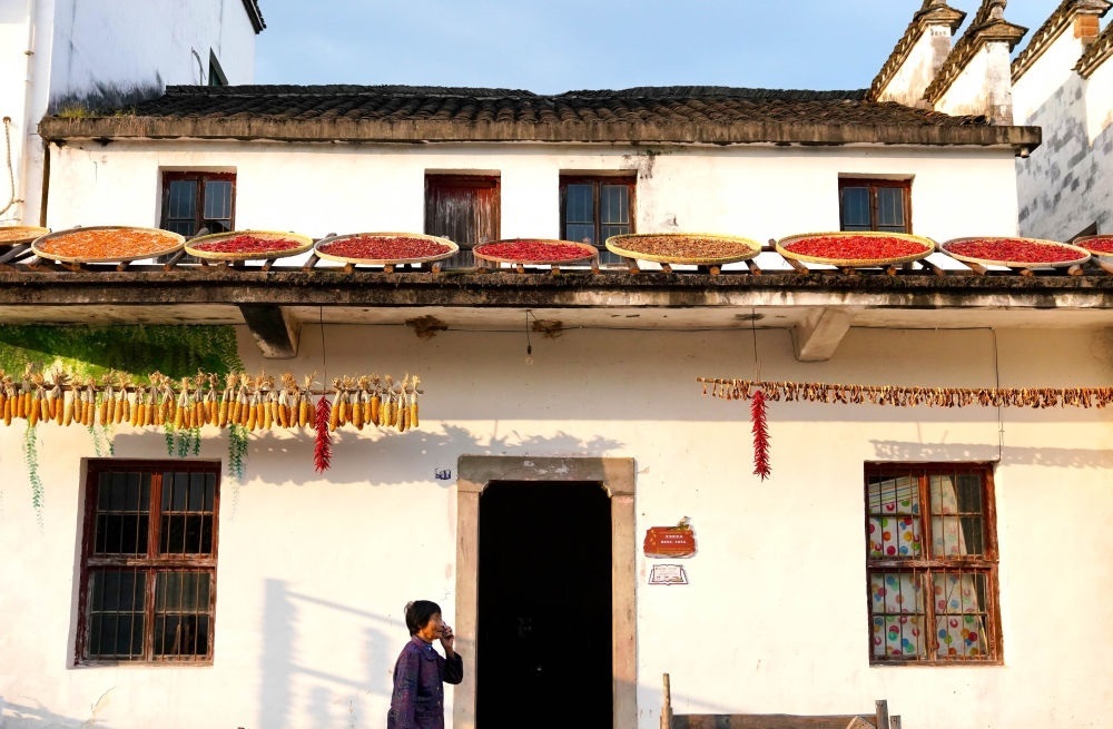 婺源縣王村石門自然村一角（2023年10月11日攝）。