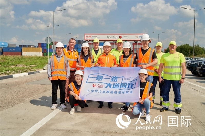 人民網記者在莫斯科別雷拉斯特物流中心采訪。