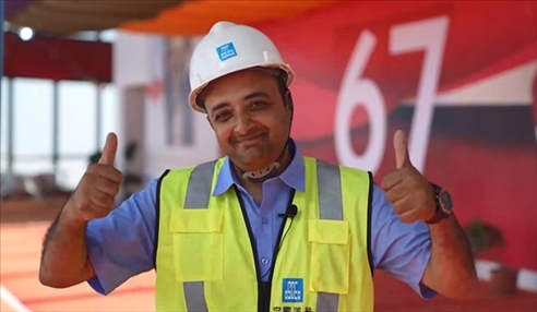 瓦利德·拉馬丹接受人民網(wǎng)記者采訪。嚴(yán)川吉雨攝