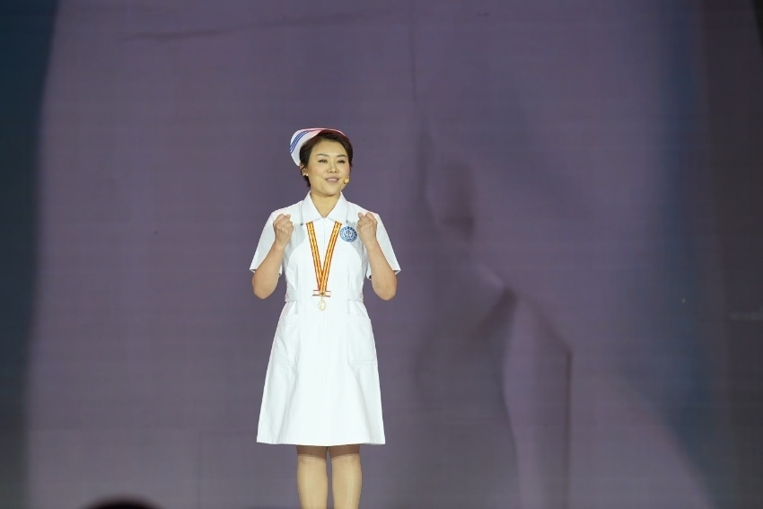 第49屆南丁格爾獎(jiǎng)獲得者、四川大學(xué)華西醫(yī)院護(hù)理部主任蔣艷