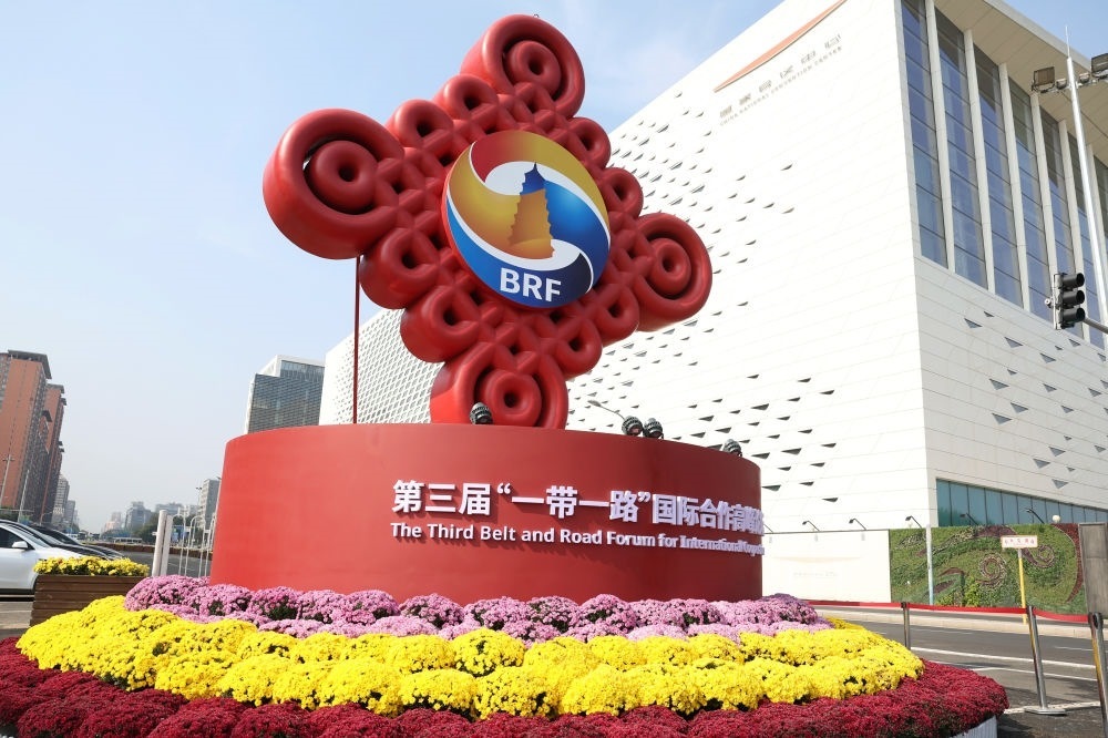 這是在北京國家會議中心附近拍攝的“一帶一路”國際合作高峰論壇景觀布置（2023年10月17日攝）。新華社記者 陳斌 攝