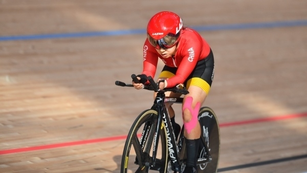 10月23日，杭州第4屆亞殘運會場地自行車女子個人C4-5級3000米追逐賽金牌賽舉行。圖為中國隊選手季子賢在比賽中。圖片來源：杭州亞殘組委會