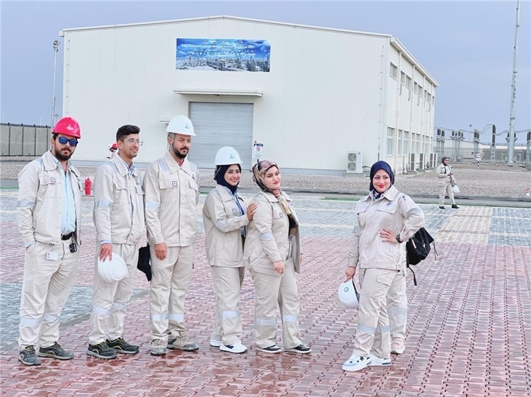 部分伊拉克員工合影。中國石油工程建設有限公司供圖