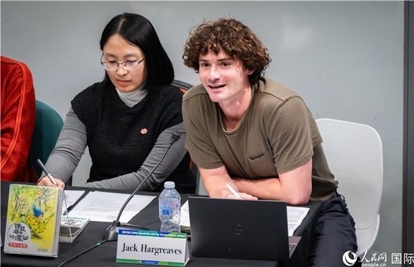 4、英國漢學(xué)家沈如風(fēng)對(duì)中國文學(xué)譯作的未來充滿期待。郭錦標(biāo)攝