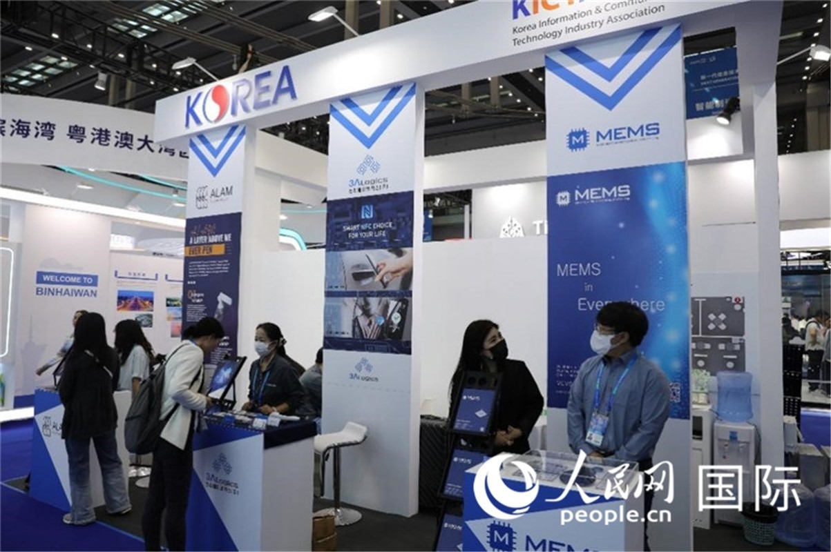第二十五屆中國(guó)國(guó)際高新技術(shù)成果交易會(huì)15日在深圳開幕，圖為韓國(guó)企業(yè)展臺(tái)（人民網(wǎng)記者 魯揚(yáng)攝）