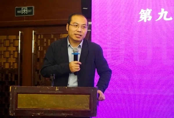 清華大學(xué)社會科學(xué)學(xué)院副院長、政治學(xué)系長聘教授孟天廣在研討會上總結(jié)發(fā)言。主辦方供圖