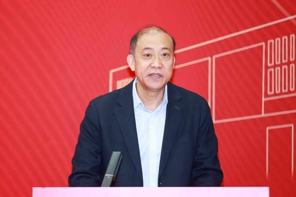 《教育踐悟錄》作者、中央財經(jīng)大學(xué)黨委書記何秀超。受訪者供圖