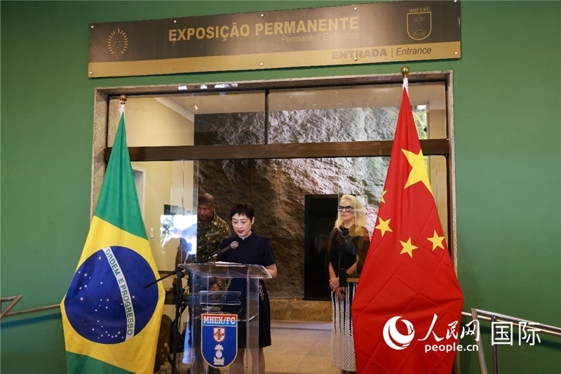 中國(guó)駐里約總領(lǐng)事田敏在攝影展開(kāi)幕式上致辭。 人民網(wǎng)記者 陳海琪攝